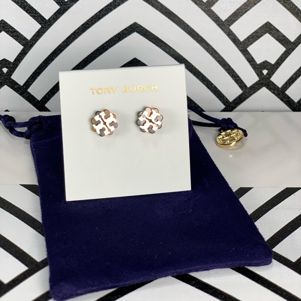 Logo Flower Resin Stud Earring in Tortoise/ Gold
